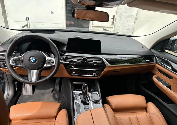 BMW 6GT cena 118000 przebieg: 162000, rok produkcji 2019 z Warszawa małe 352